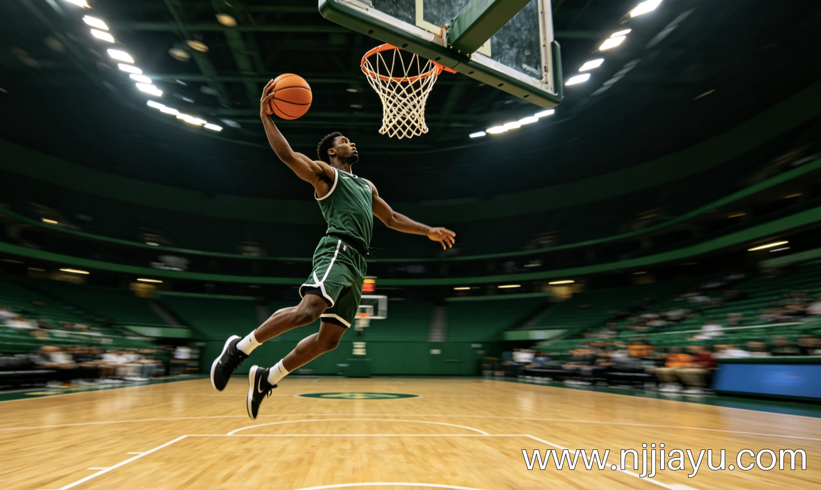 NBA季后赛战报与高光镜头记录